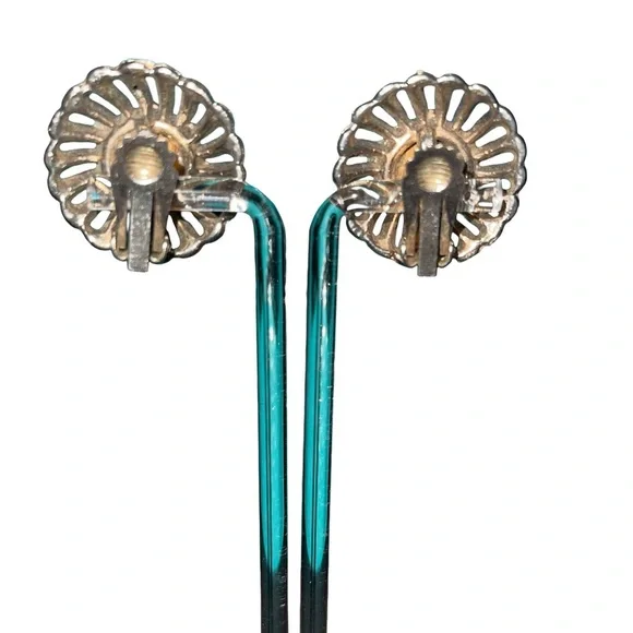 Elegant Amber Clip Vintage Earrings - Picture 2 of 3